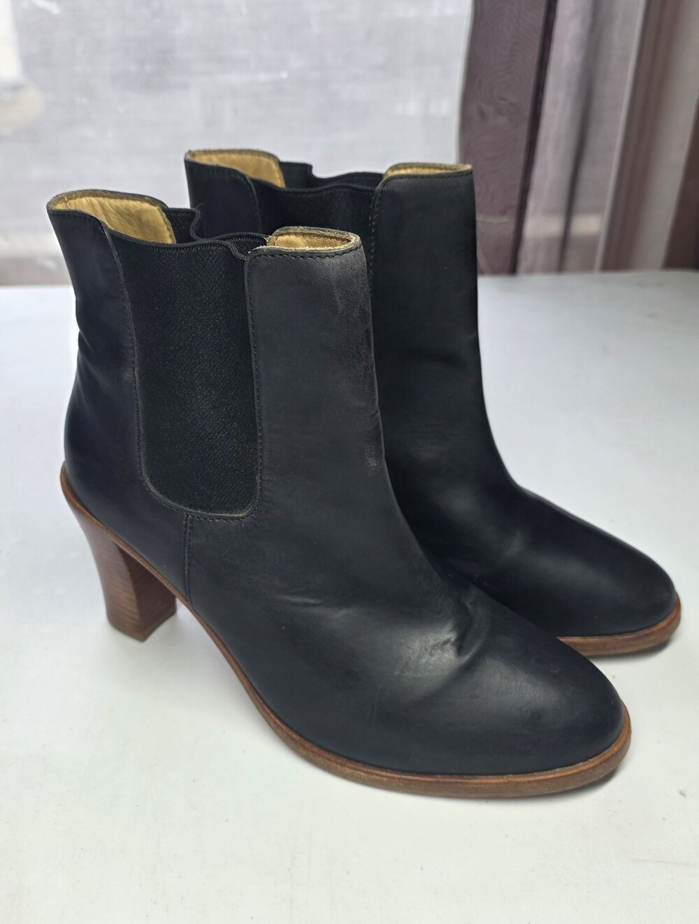 A.P.C. Paris Black leather Chelsea boots Pull On Stacked Heel Booties 40 9
